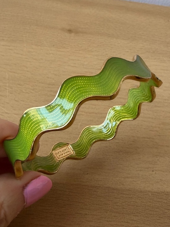 KATE SPADE NEW YORK AVOCADO GREEN ENAMEL WAIVY BANGLE BRACELET GOLD TONE METAL - Picture 9 of 16